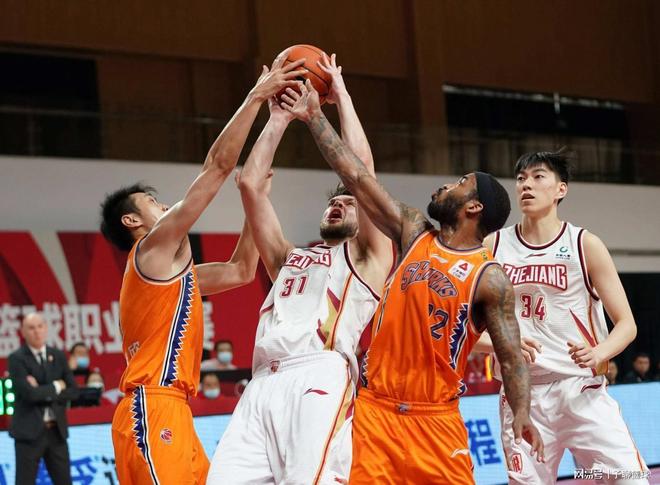 足协举办年度教练研修班，亚欧足球专家进行主题分享（足协召开年度教练研习会，亚欧足球专家带来专题分享）