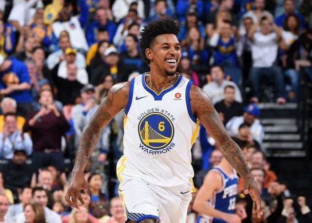 米兰跟队：米兰双雄探讨出售圣西罗冠名权，每年2000-3000万欧（随队消息：AC米兰与国米商议出售圣西罗冠名权，年收2000-3000万欧元）