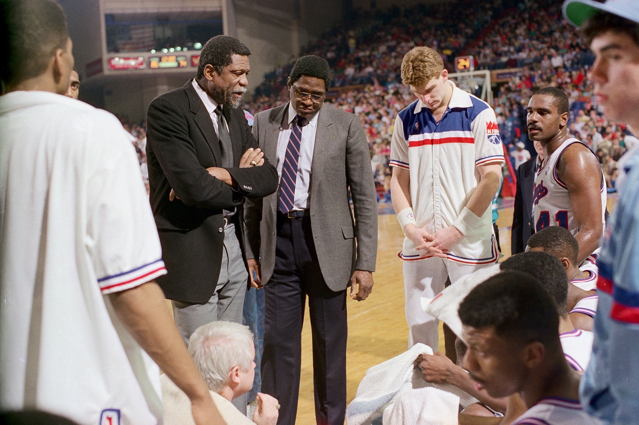 雷迪克谈社媒时代执教：球员活在评论里，保持稳定颇具挑战（雷迪克：社媒时代执教不易，球员沉浸评论致稳定更难）