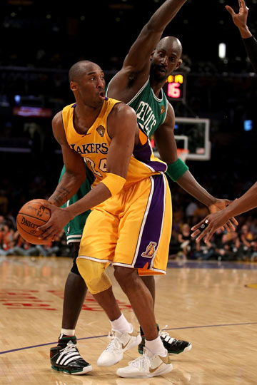 邮报：梅努希望冬窗离开曼联，有12家俱乐部对他感兴趣（邮报：梅努盼今冬离开曼联，12家球队有意引进）